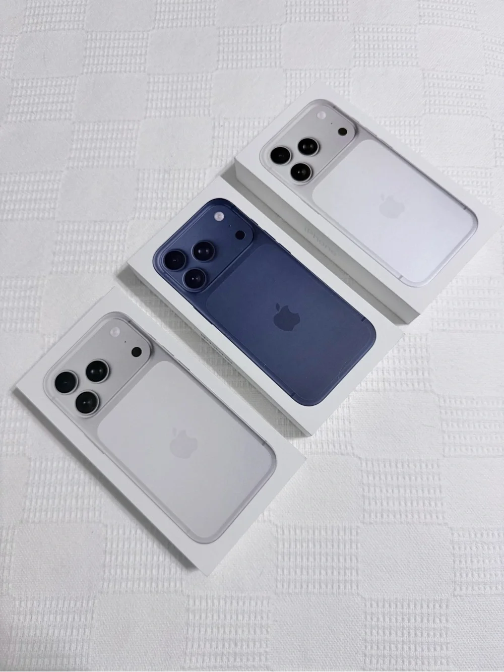 17 Pro Apple iPhone Original Box in Navy Blue and Silver